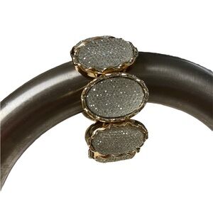 🎉HP🎉Beautiful, white, sparkling, stretchy bracelet. $16🎉HP🎉